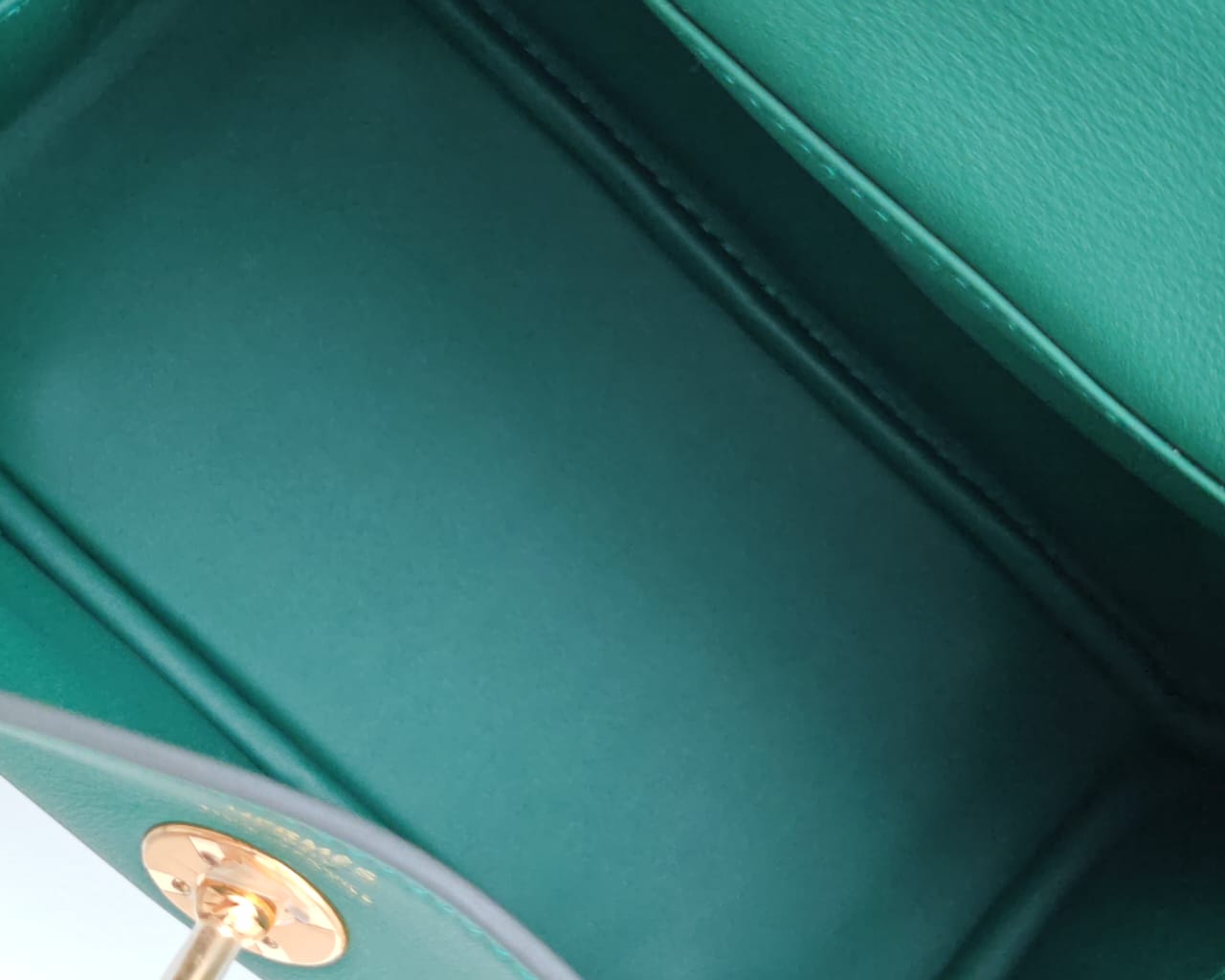 Hermès Mini Lindy – Vert Moyne Swift Leather with Gold Hardware