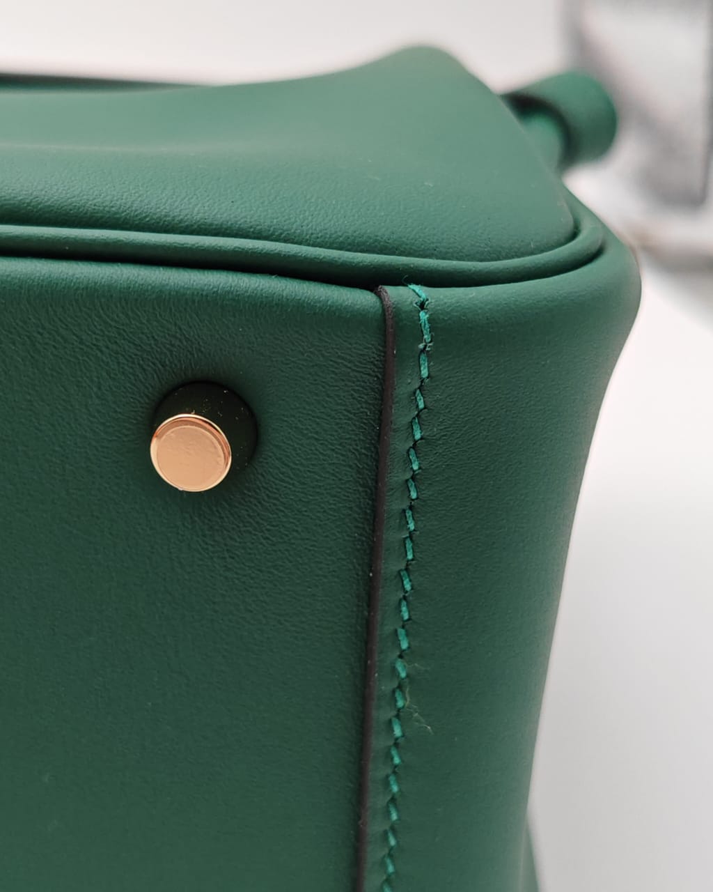 Hermès Mini Lindy – Vert Moyne Swift Leather with Gold Hardware