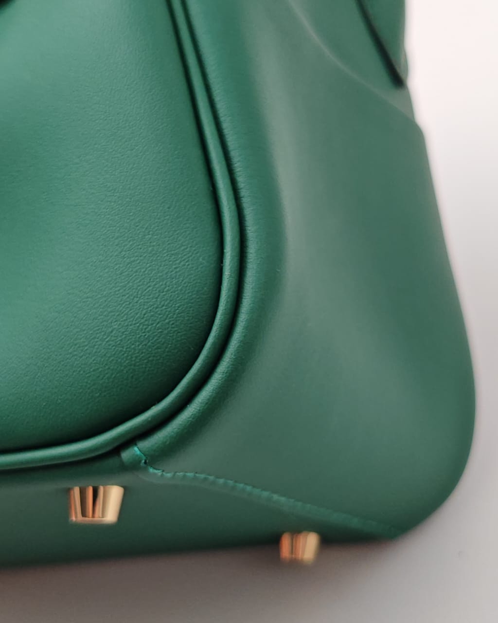 Hermès Mini Lindy – Vert Moyne Swift Leather with Gold Hardware