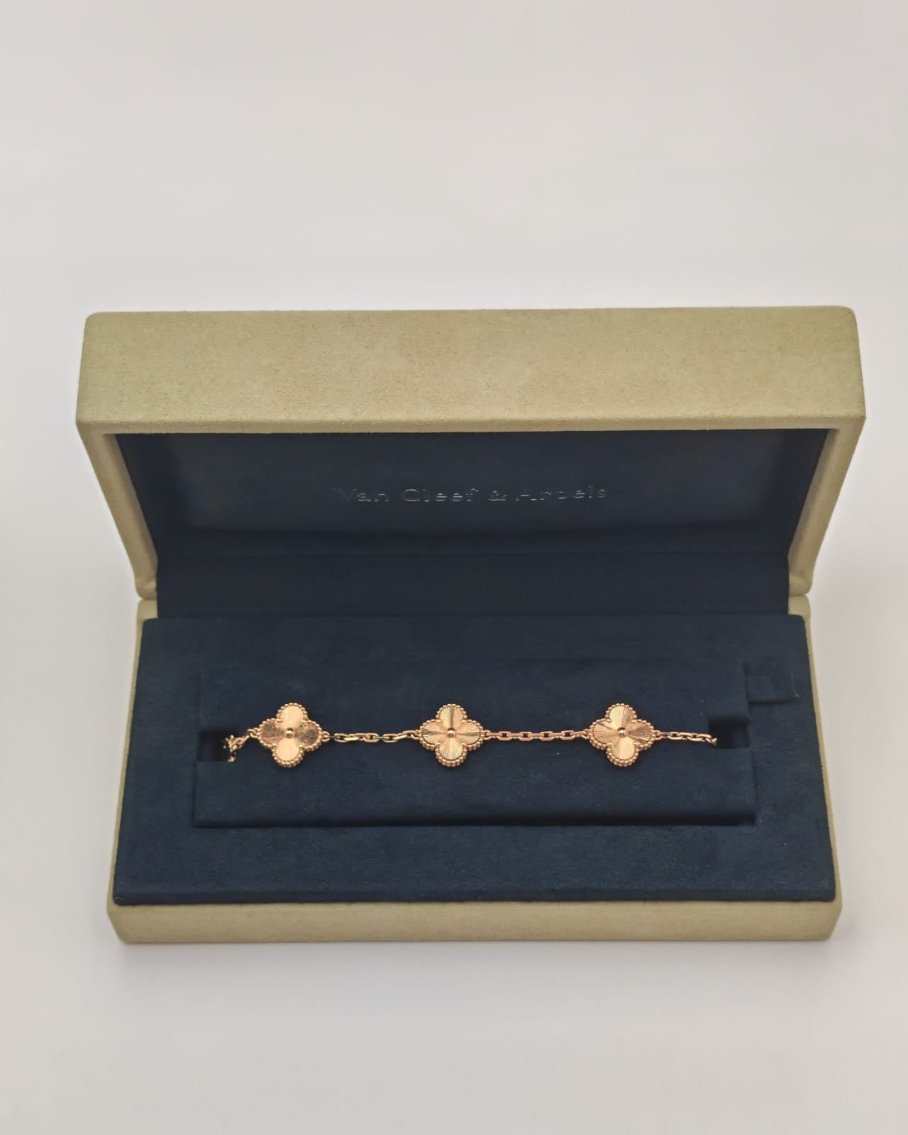 Van Cleef & Arpels Vintage Alhambra 5 Motifs Bracelet – yellow Gold Guilloché
