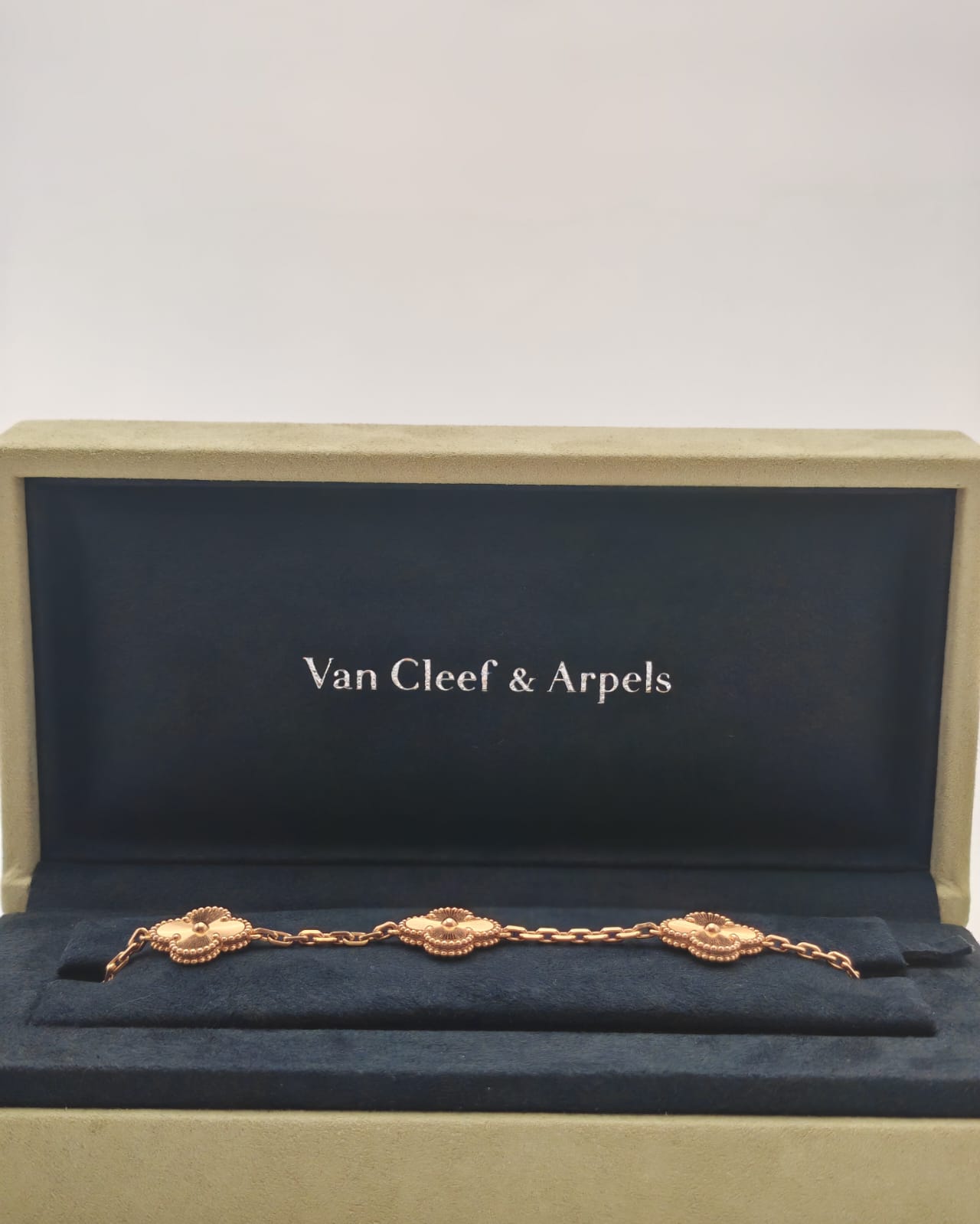 Van Cleef & Arpels Vintage Alhambra 5 Motifs Bracelet – yellow Gold Guilloché