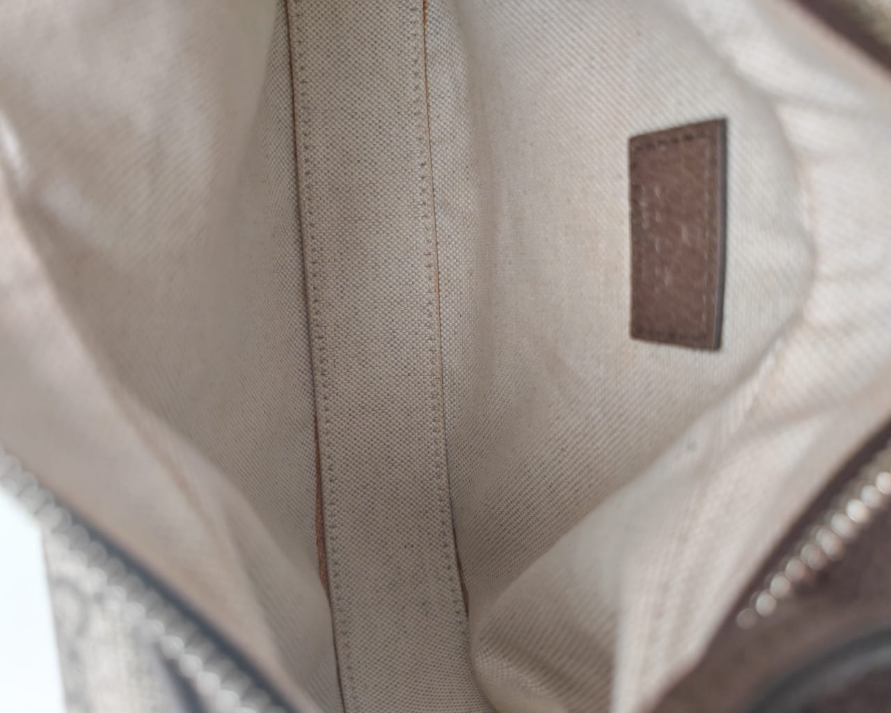 Gucci GG Supreme Monogram Textured Calfskin Web Small Attached