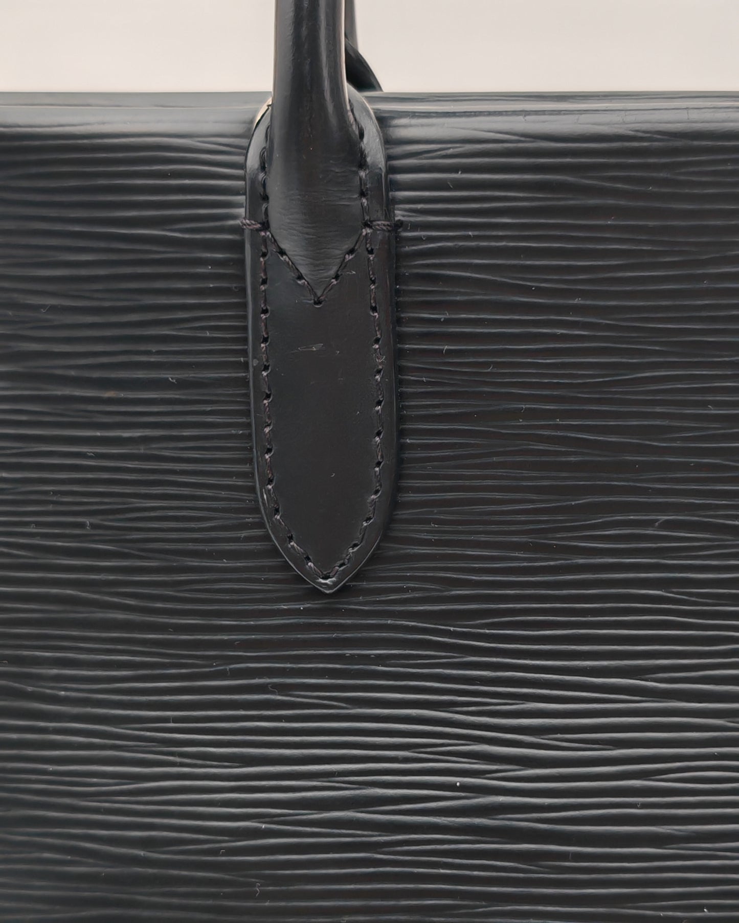 Louis Vuitton Montaigne MM in Black Epi Leather