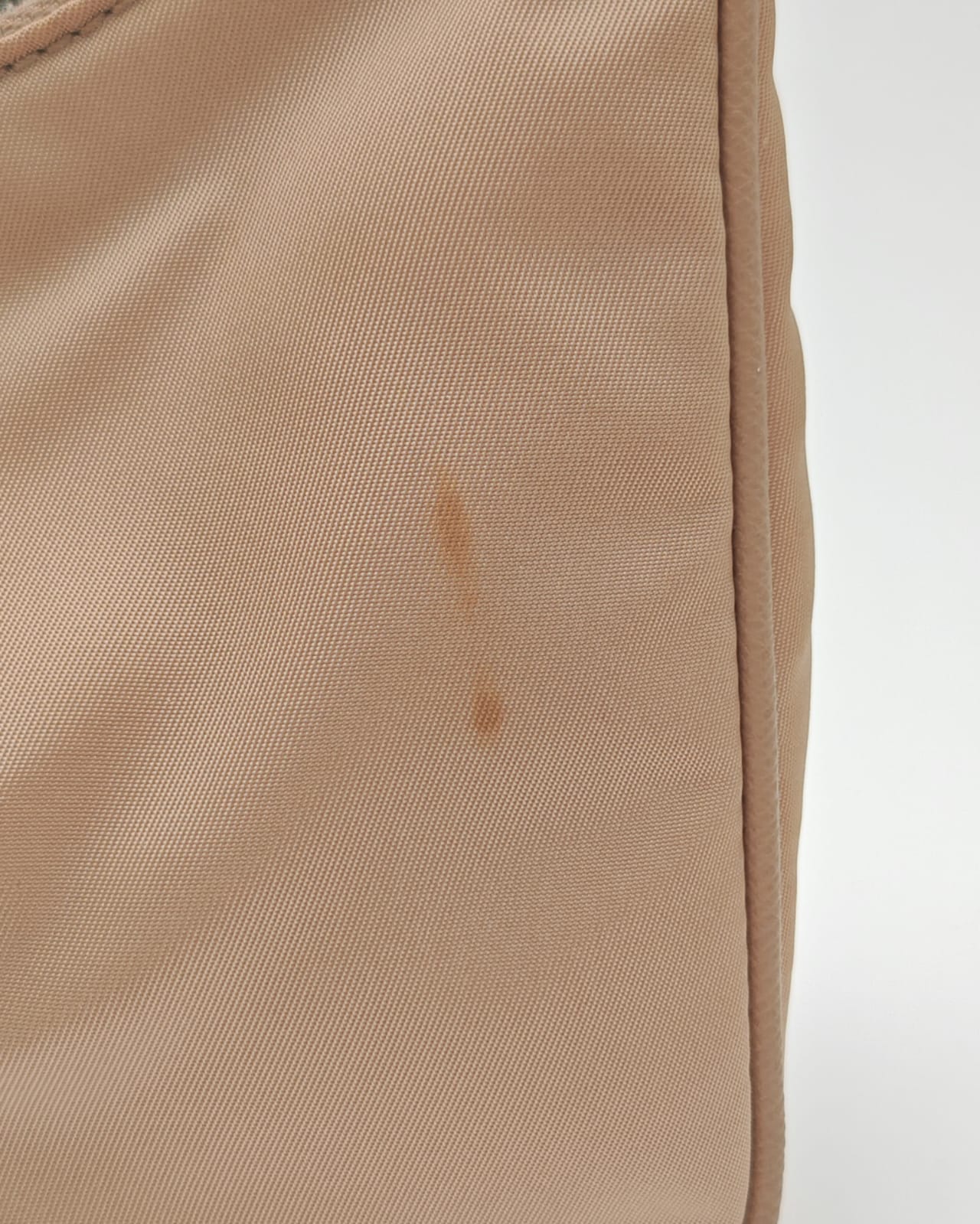 PRADA RE-EDITION 2005 NYLON BAG – CAMMEO BEIGE