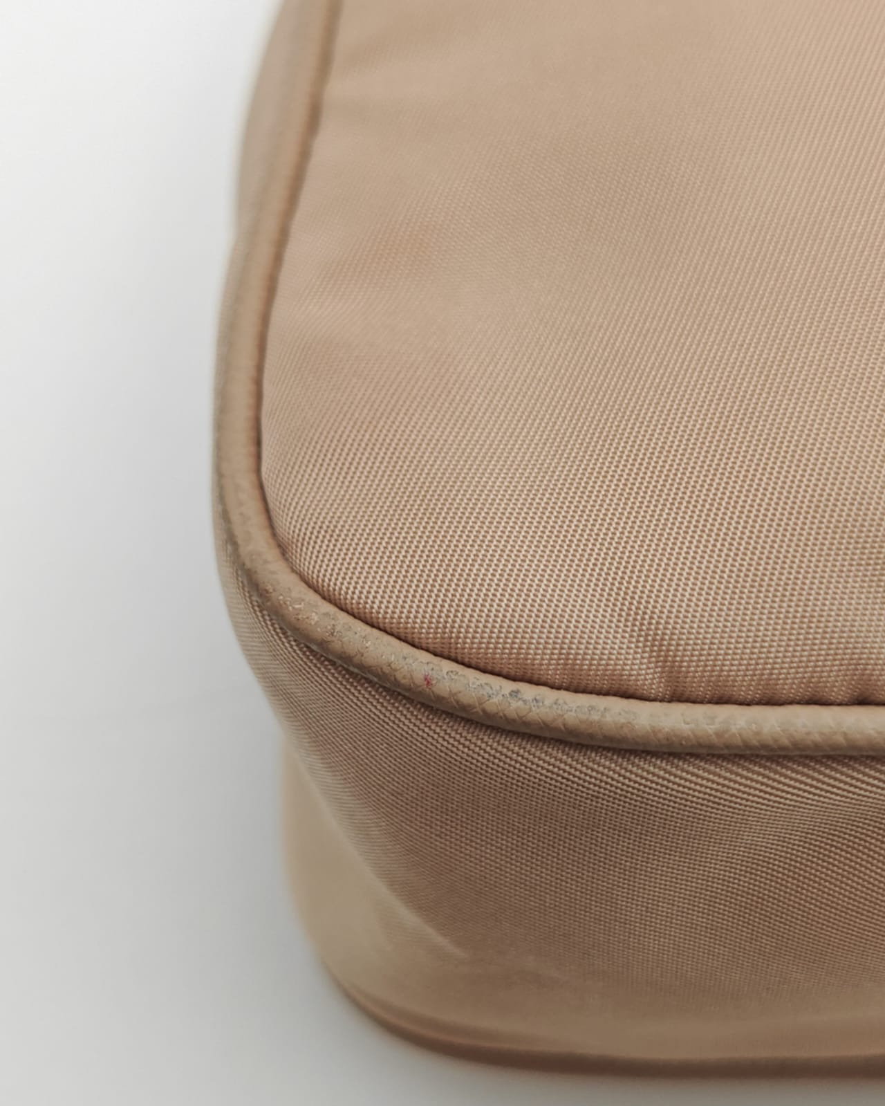 PRADA RE-EDITION 2005 NYLON BAG – CAMMEO BEIGE