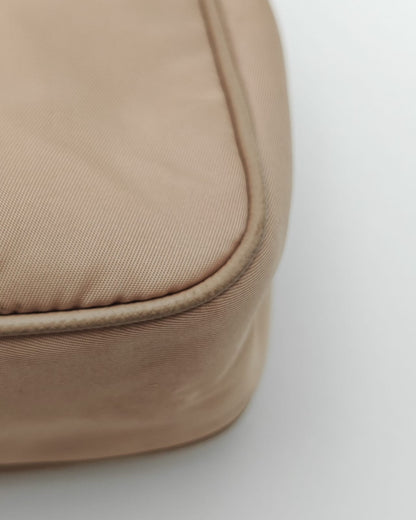 PRADA RE-EDITION 2005 NYLON BAG – CAMMEO BEIGE