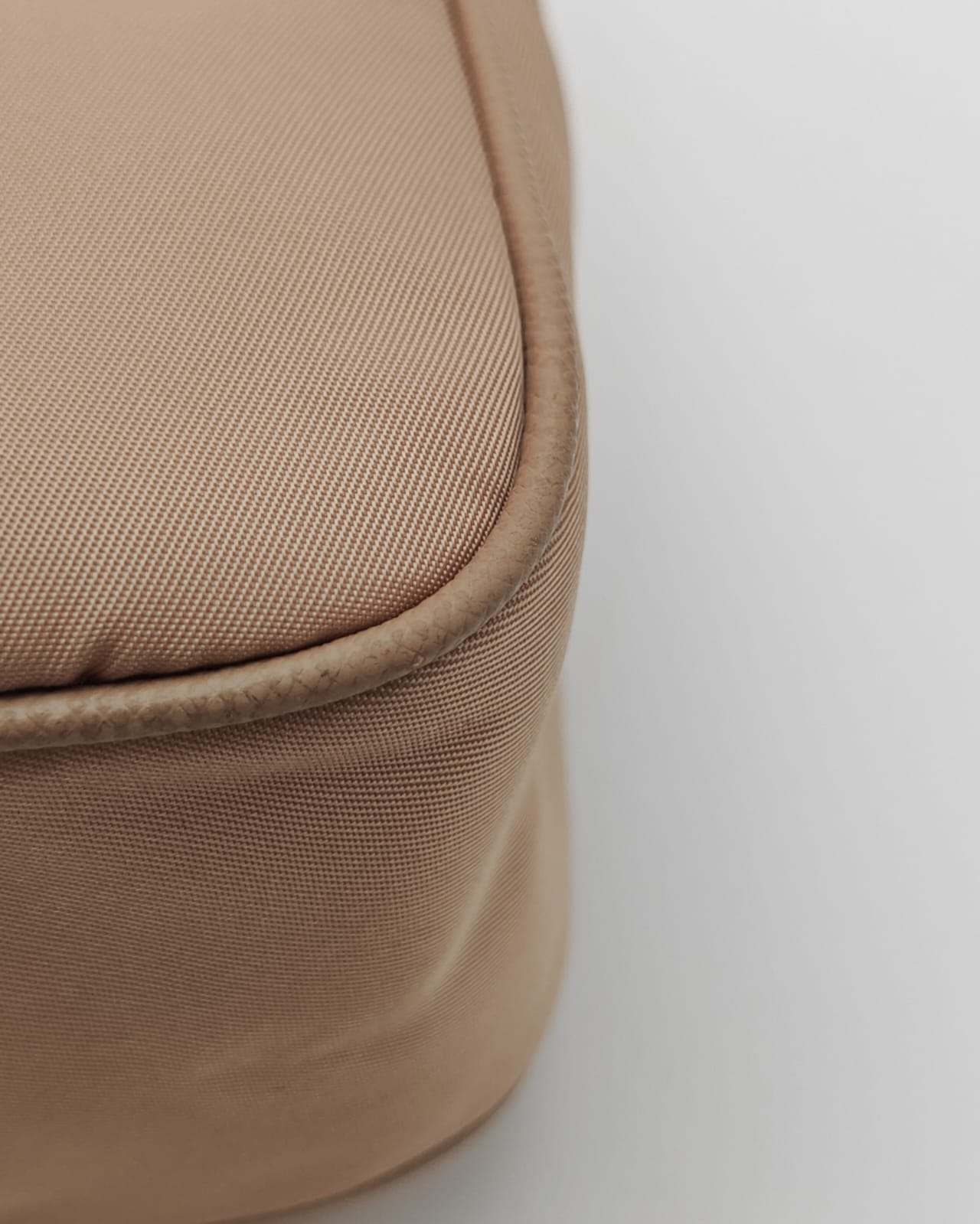 PRADA RE-EDITION 2005 NYLON BAG – CAMMEO BEIGE