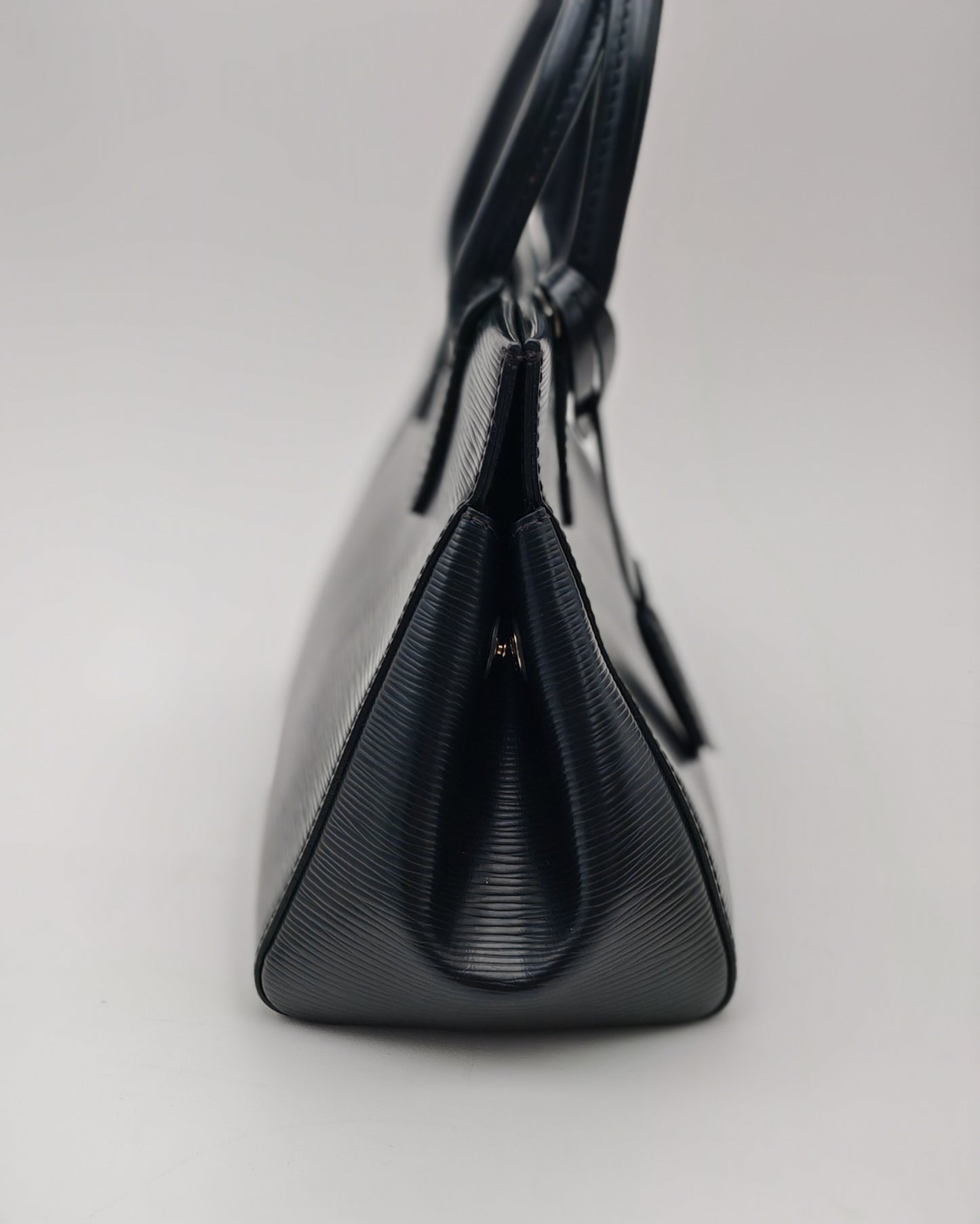 Louis Vuitton Montaigne MM in Black Epi Leather