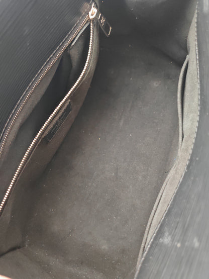 Louis Vuitton Montaigne MM in Black Epi Leather